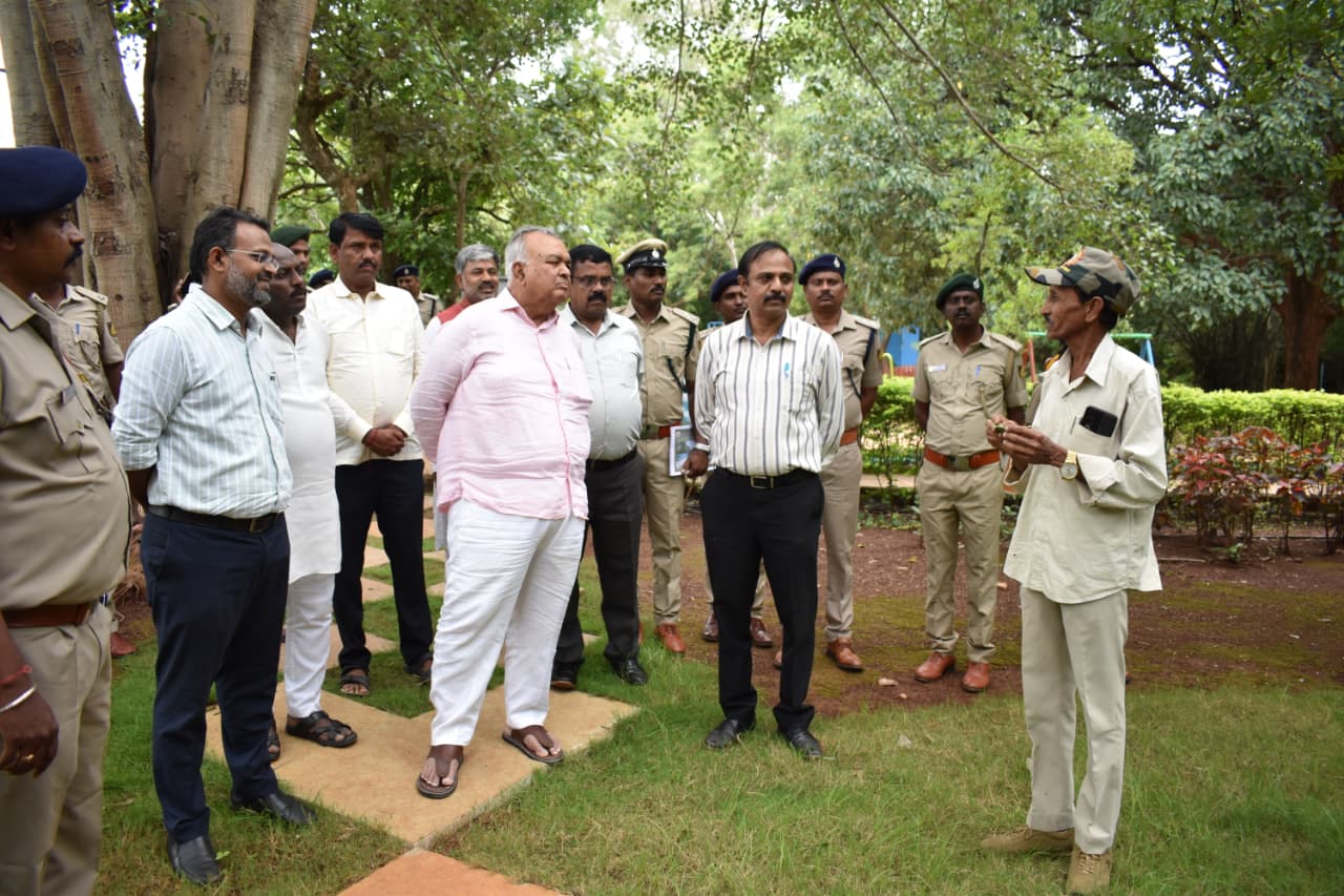 ಜಿಲ್ಲಾದ್ಯಂತ ಅರಣ್ಯೀಕರಣ ಹಾಗೂ ಹಸಿರು ಹೊದಿಕೆ ಹೆಚ್ಚಳಕ್ಕೆ ಆದ್ಯತೆ ನೀಡಿ<br>-:ಸಚಿವ ರಾಮಲಿಂಗರೆಡ್ಡಿ